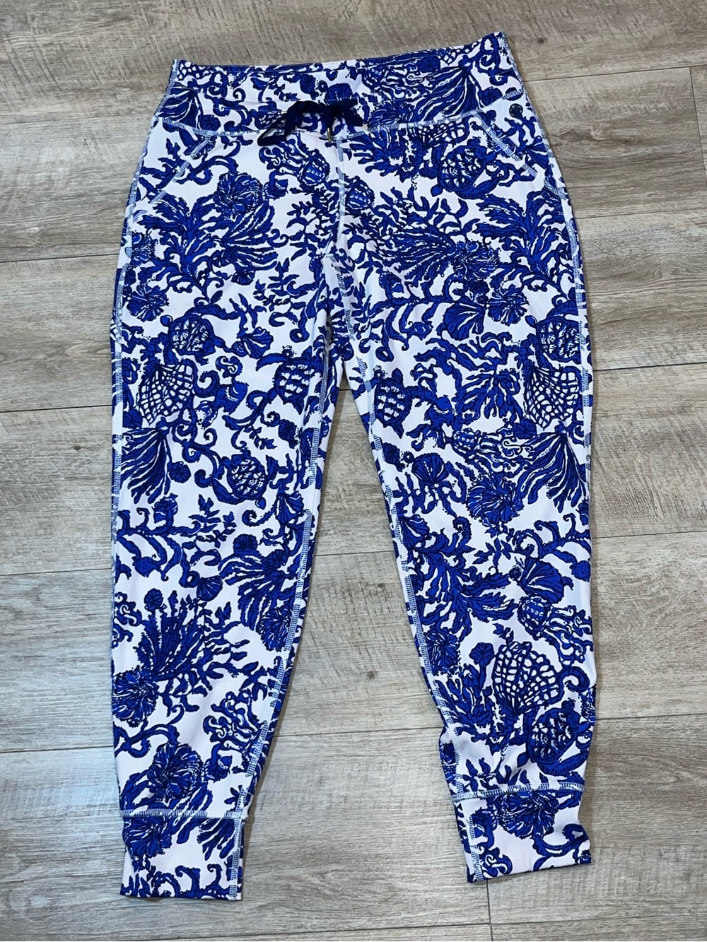 Lilly Pulitzer Luxletic UPF 50+ Island Jogger Deeper Coconut Ride With Me Size L - Picture 4 of 9